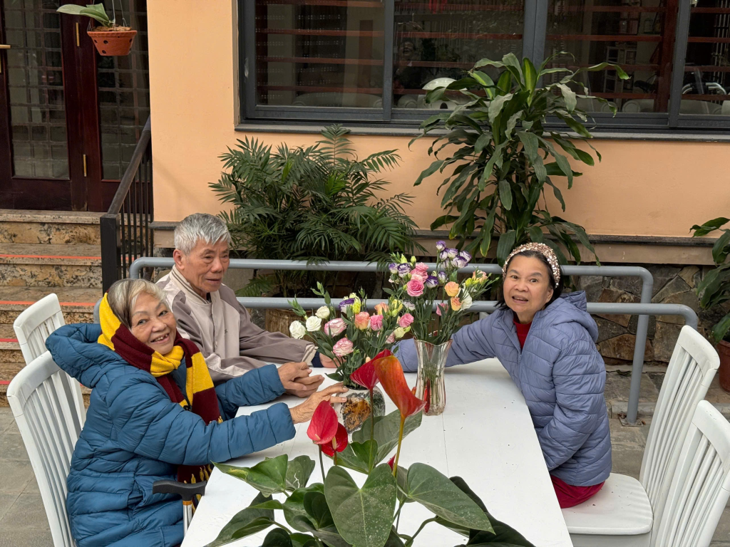 Ikebana Nhật Bản là gì? Nghệ thuật cắm hoa giúp người cao tuổi sống bình yên